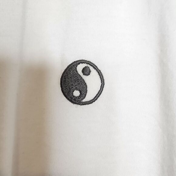 5X 28W Torride White Yin Yang Relaxed Fit Signature Jersey V Neck Tee Embroidere - Picture 3 of 6
